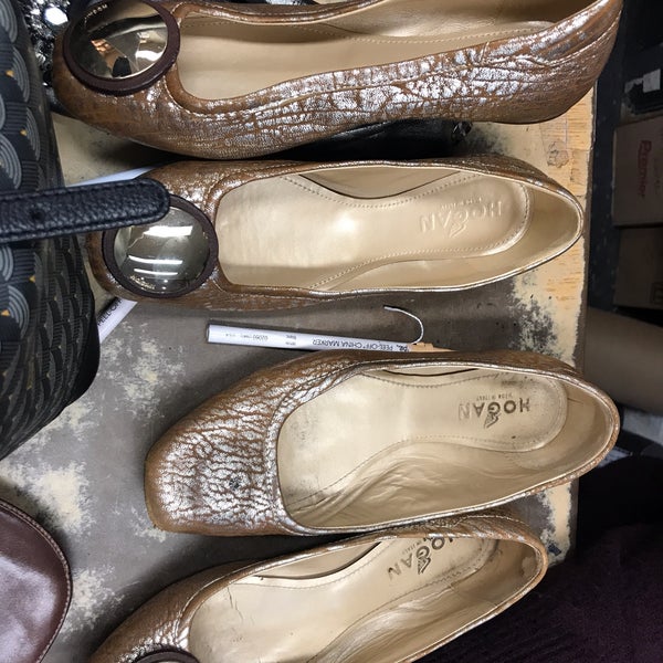 รูปภาพถ่ายที่ Jim&#39;s Shoe Repair โดย Sarah เมื่อ 9/14/2019