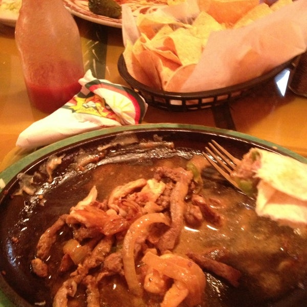 Photo taken at La Mesa Mexican Restaurant by Gabriel James S. on 8/13/2013