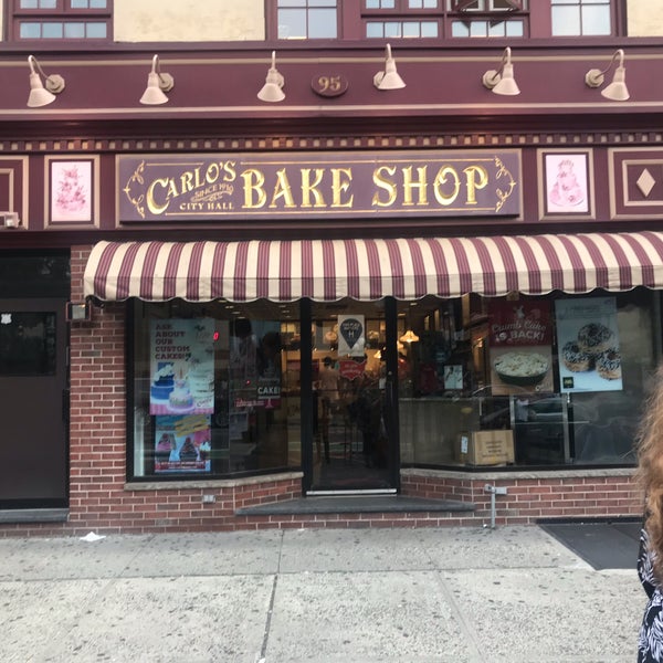 รูปภาพถ่ายที่ Carlo&#39;s Bake Shop โดย Felix O. เมื่อ 8/14/2019