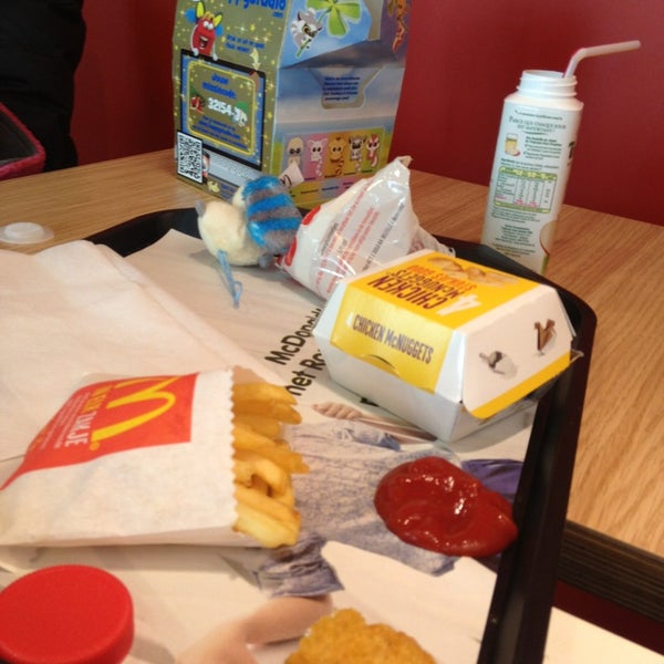 รูปภาพถ่ายที่ McDonald&#39;s โดย Nlsp เมื่อ 3/7/2013