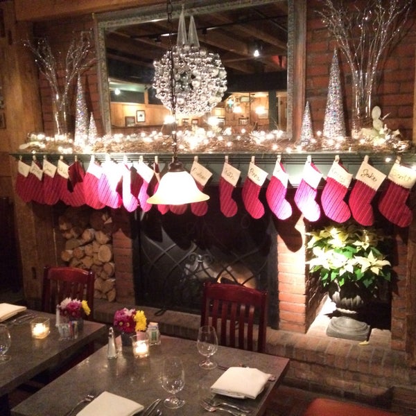 Снимок сделан в Harrison&#39;s Restaurant &amp; Bar пользователем Mary Anne R. 12/14/2014