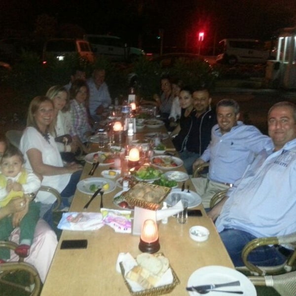 Das Foto wurde bei Muzom Restoran von Bülent Ö. am 5/8/2013 aufgenommen