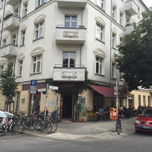 8/14/2016 tarihinde Viktor Á.ziyaretçi tarafından Szimpla.BERLIN'de çekilen fotoğraf