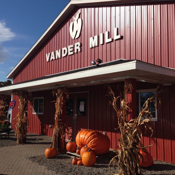 Photo taken at Vander Mill Cider by Ashley R. on 10/19/2013