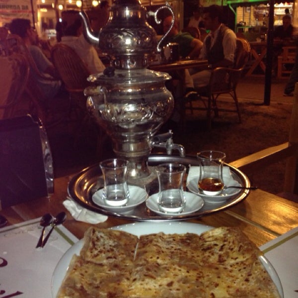 Photo prise au Beylerbeyi Cafe par Zeynep le6/29/2013