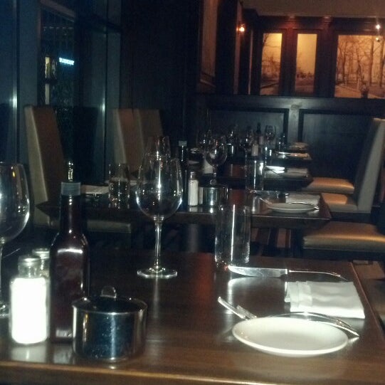 Das Foto wurde bei 676 Restaurant &amp; Bar von Alyson F. am 6/9/2013 aufgenommen