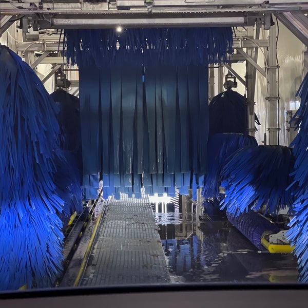 Capitol Premier Car Wash San Jose'de Araba Yıkama ve Detay