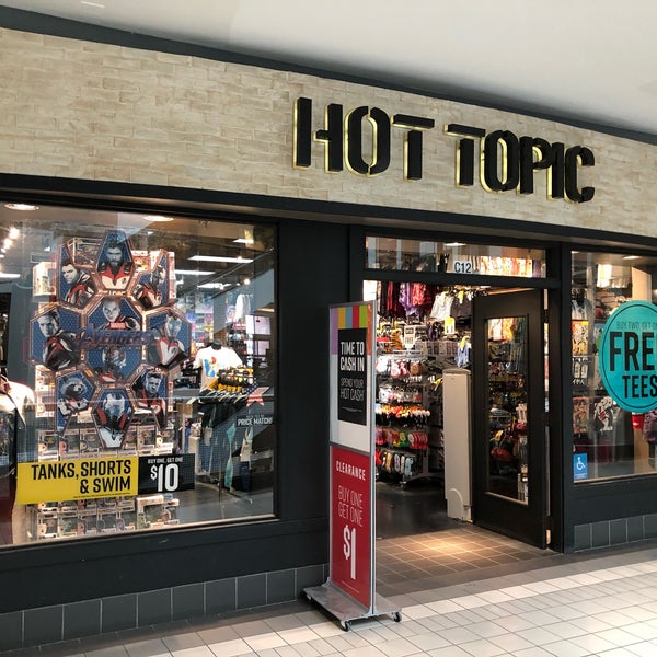 Hot Topic, 320 W 5th Ave, Анкоридж, AK, hot topic,hot topic anchorage...