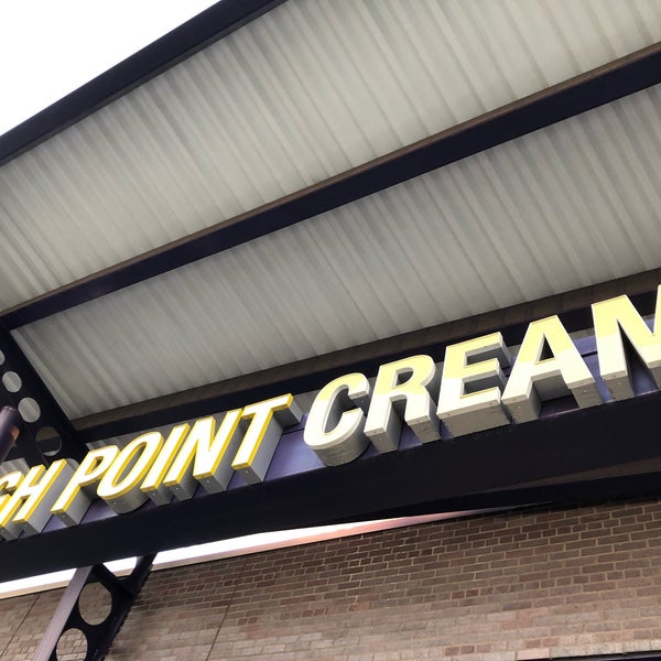 Foto diambil di High Point Creamery oleh Craig T. pada 7/13/2019