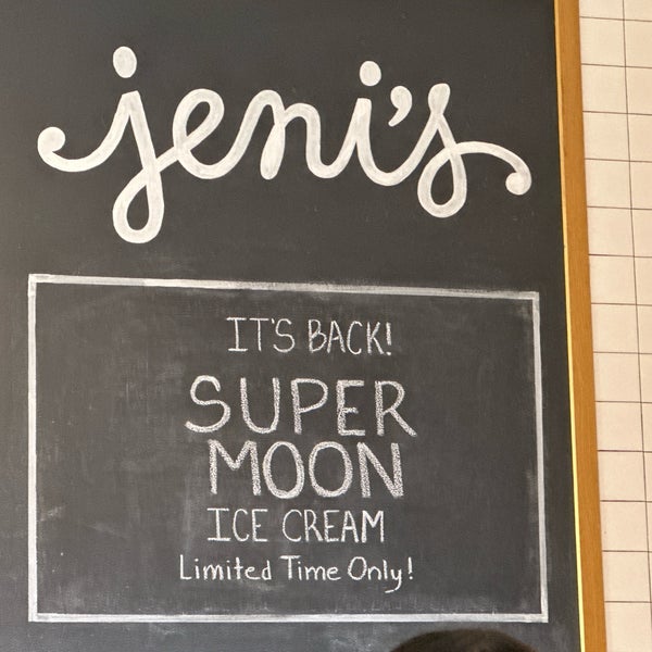 Снимок сделан в Jeni&#39;s Splendid Ice Creams пользователем Craig T. 4/9/2024
