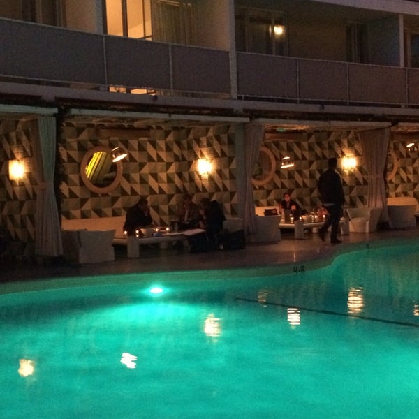 Photo prise au Oliverio at Avalon Hotel Beverly Hills par Mark S. le4/6/2014