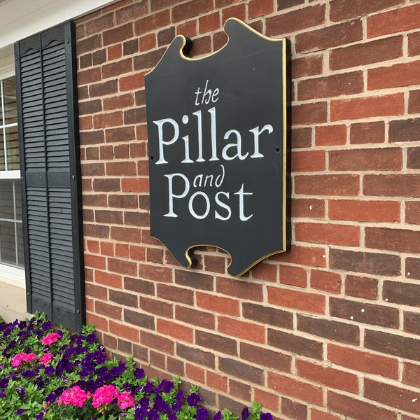 รูปภาพถ่ายที่ Pillar and Post Inn โดย Anson C. เมื่อ 7/9/2021