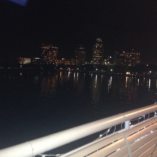Снимок сделан в Yacht StarShip Dining Cruises пользователем MissAttitude 12/21/2013