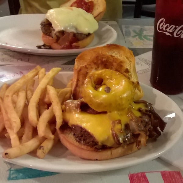 Brook's Gourmet Burgers & Dogs Burger Joint in Naples