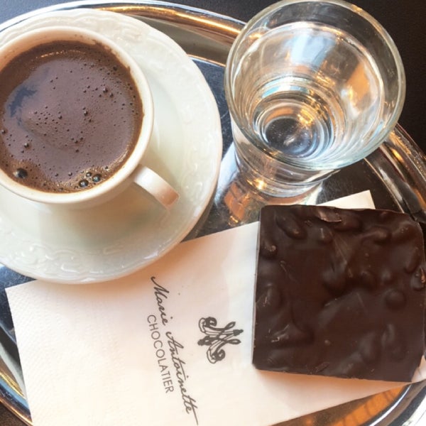 Photo taken at Marie Antoinette Chocolatier by Hande on 10/21/2017