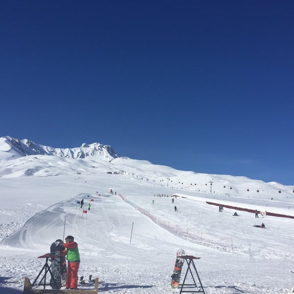 รูปภาพถ่ายที่ Erciyes Arlberg Sport โดย &#39;Ebru&#39; เมื่อ 1/15/2016