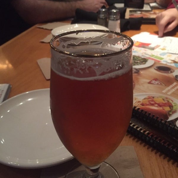 Photo taken at BJ&#39;s Restaurant &amp; Brewhouse by Daniel on 2/7/2016