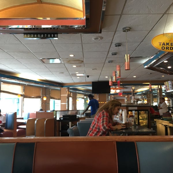 Photo taken at Kellogg&#39;s Diner by Armand on 8/31/2016