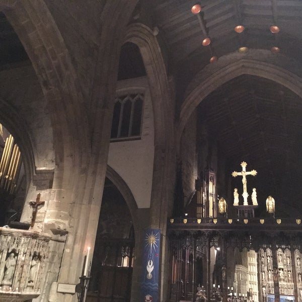 Foto tomada en St Nicholas Cathedral  por Elizabeth B. el 12/13/2016