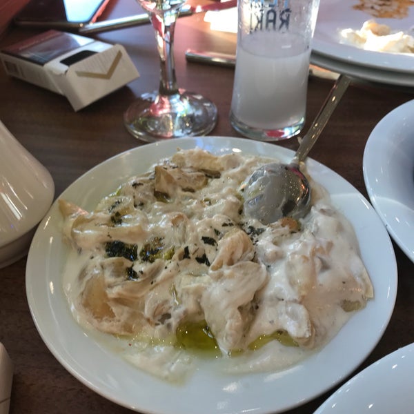 Das Foto wurde bei Çakıl Restaurant - Ataşehir von Gurkan K. am 1/26/2018 aufgenommen
