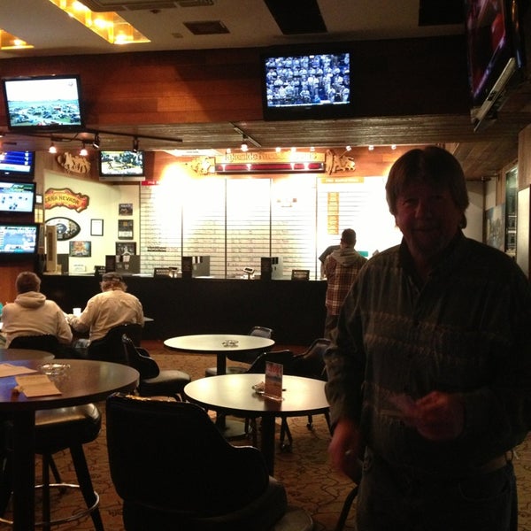 รูปภาพถ่ายที่ Lakeside Inn and Casino โดย Kathy S. เมื่อ 2/2/2013