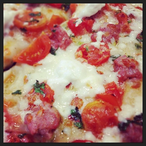 รูปภาพถ่ายที่ Pizzeria Boccione โดย Oscar M. เมื่อ 3/10/2014
