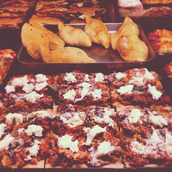 รูปภาพถ่ายที่ Pizzeria Boccione โดย Oscar M. เมื่อ 11/19/2013