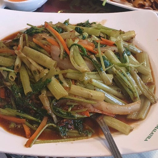 Photo taken at Gourmet Malaysia 膳園 by Gabriel S. on 8/9/2020