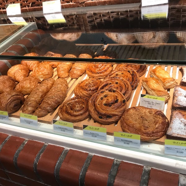 Relatively cheap but croissant was disappointing and unflaky, even though it was bought at lunch time and eaten an hour later. Butterhorn (pastry with butter and sugar) was OK.