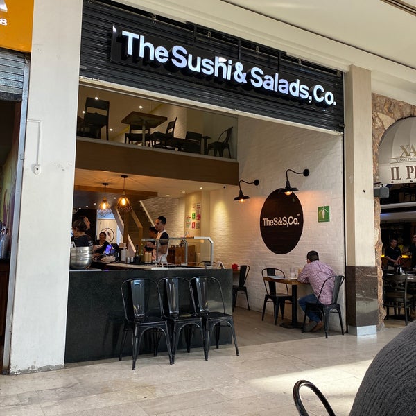 2/21/2020 tarihinde Arturo G.ziyaretçi tarafından The Sushi &amp; Salads, Co.'de çekilen fotoğraf