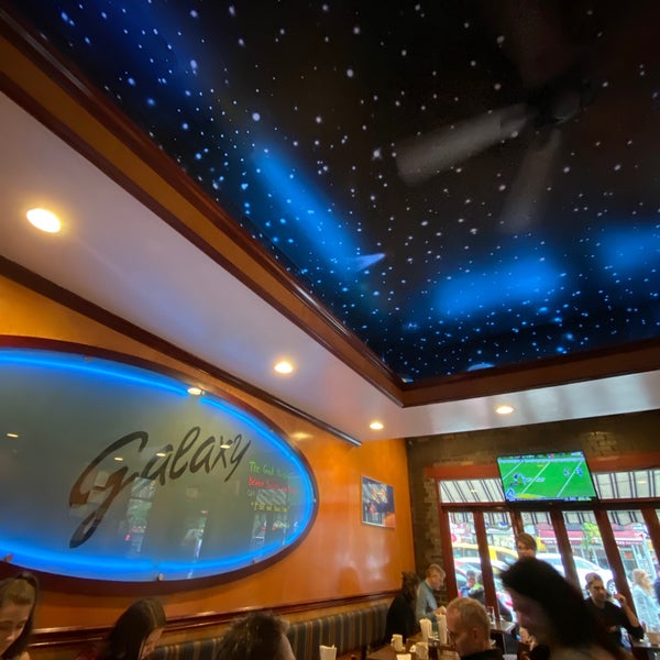 Foto tirada no(a) Galaxy Diner por Arturo G. em 10/20/2019