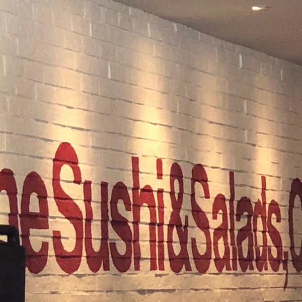 Photo taken at The Sushi &amp; Salads, Co. by Arturo G. on 8/5/2018