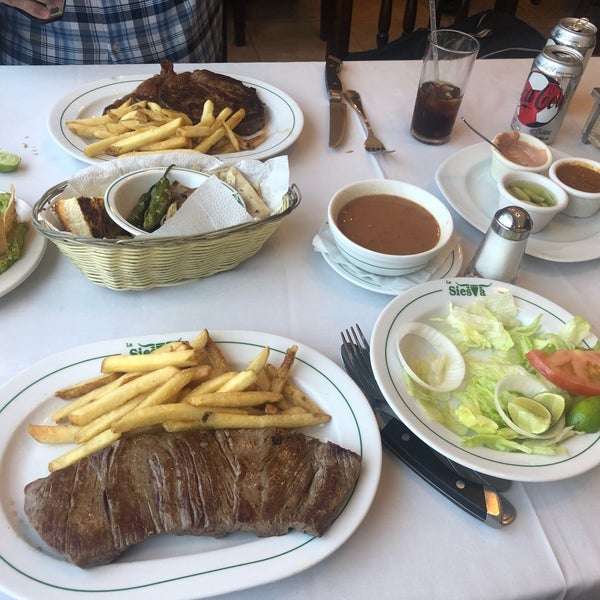 7/20/2018 tarihinde Arturo G.ziyaretçi tarafından La Siesta Restaurant Bar'de çekilen fotoğraf