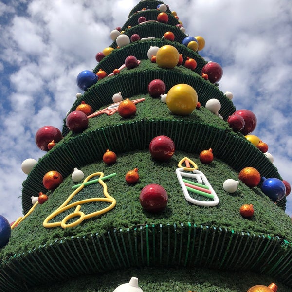 Foto tirada no(a) Plaza del Sol por Arturo G. em 12/24/2018