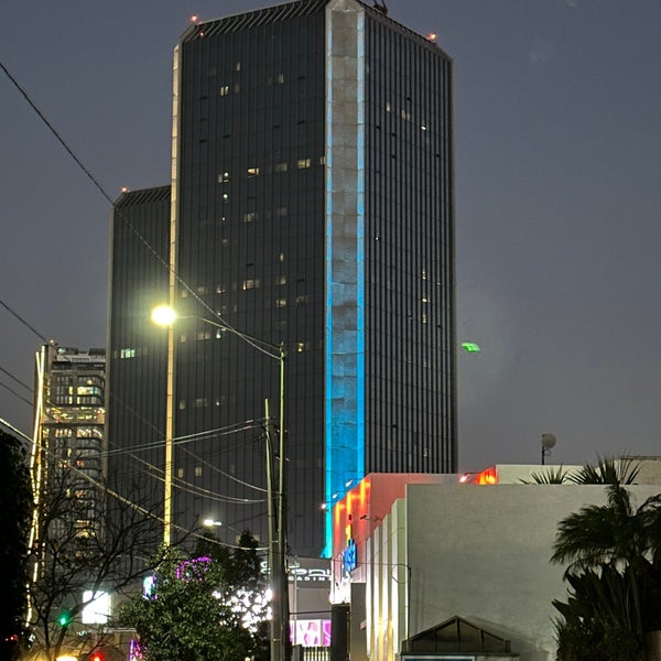 รูปภาพถ่ายที่ Grand Hotel Tijuana โดย Arturo G. เมื่อ 11/20/2023