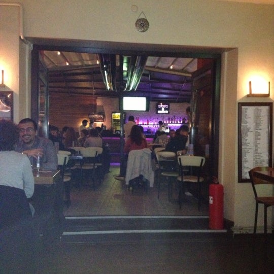 Снимок сделан в Arasta Bar &amp; Restaurant пользователем Nur 11/17/2012
