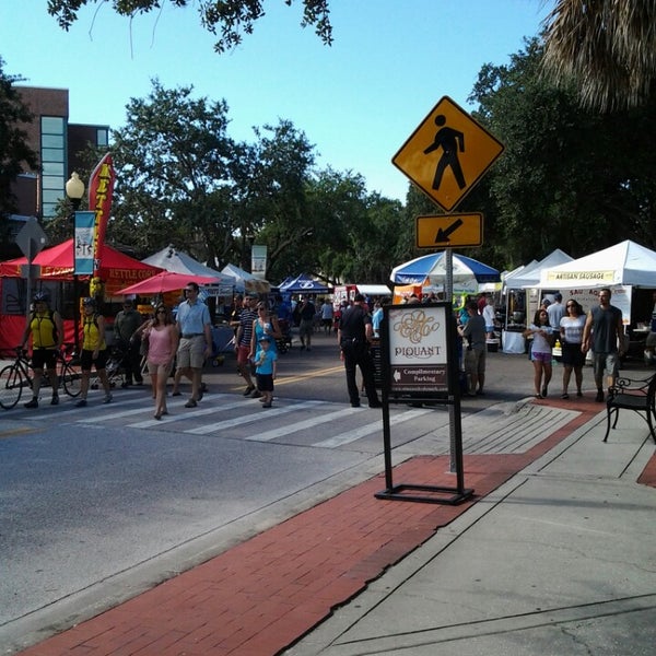 Fresh Market at Hyde Park Farmers Market in Historic Hyde Park North
