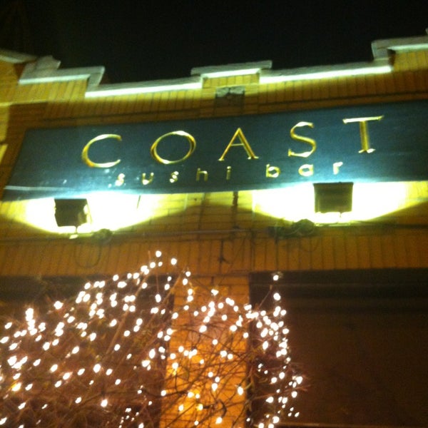 12/23/2012 tarihinde Mark B.ziyaretçi tarafından Coast Sushi Bar'de çekilen fotoğraf