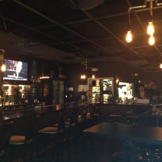 Great beer. Good food. Cool atmosphere.  All in downtown Cape Coral.  That's right: a cool bar downtown!  Check it out!