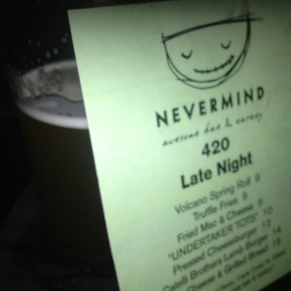 Foto tomada en Nevermind Awesome Bar &amp; Eatery  por CORY O. el 2/24/2013
