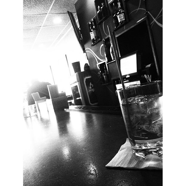 Foto diambil di Twelve Restaurant &amp; Lounge oleh Keith E. pada 6/4/2013