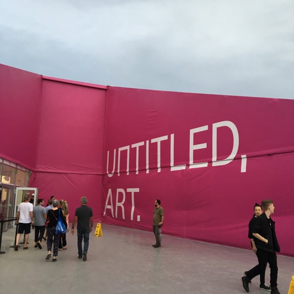 12/4/2015 tarihinde Normaziyaretçi tarafından UNTITLED. Art Fair'de çekilen fotoğraf