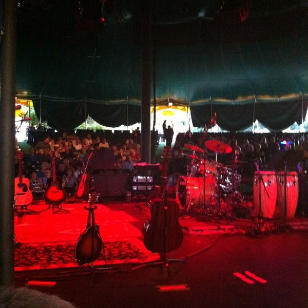 Foto scattata a South Shore Music Circus da Geoff il 7/7/2013