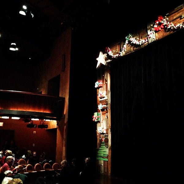 Das Foto wurde bei Two River Theater von David am 12/20/2013 aufgenommen
