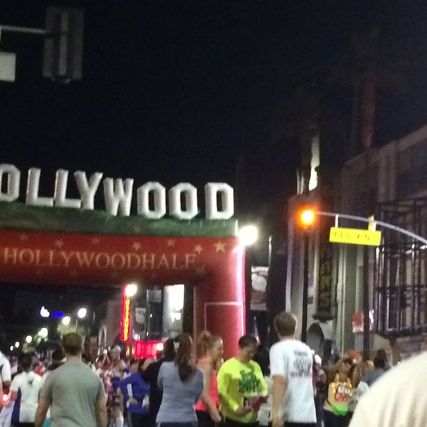 Foto tirada no(a) Hollywood Half Marathon &amp; 5k / 10k por Anne D. em 4/5/2014