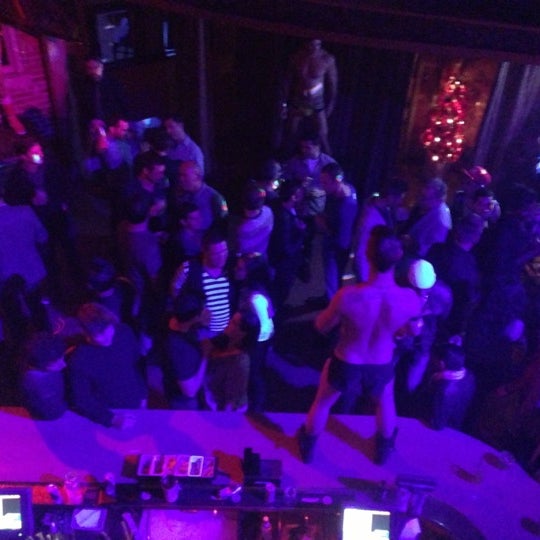 รูปภาพถ่ายที่ Eleven Nightclub โดย Casey A. เมื่อ 12/8/2012