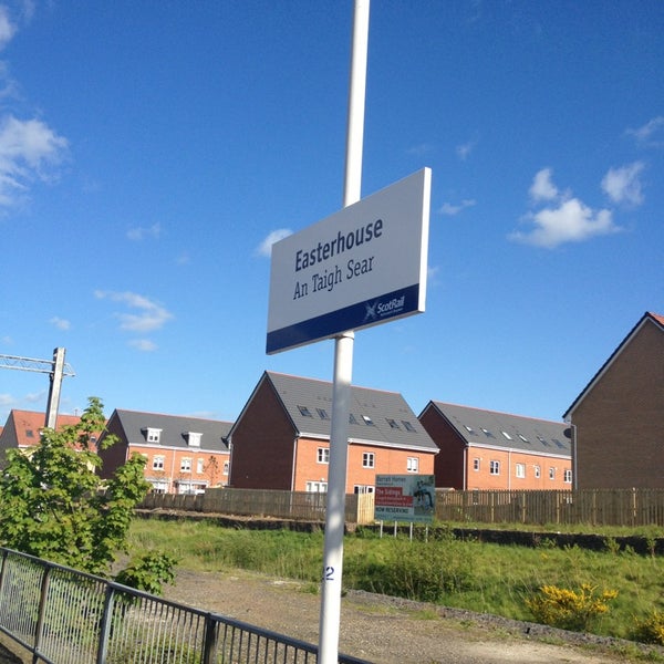Easterhouse Railway Station (EST) Rail Station in Glasgow