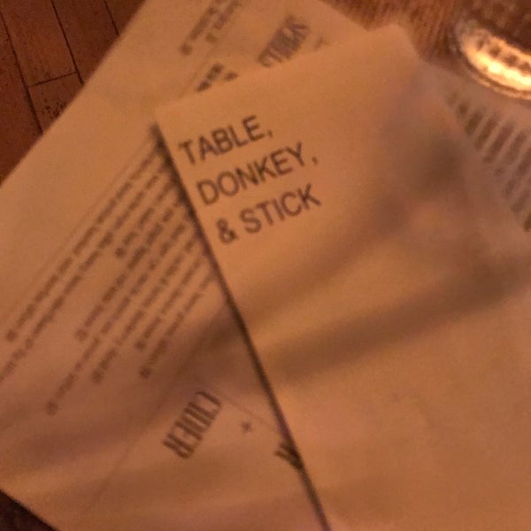 รูปภาพถ่ายที่ Table, Donkey and Stick โดย Samuel B. เมื่อ 11/17/2018