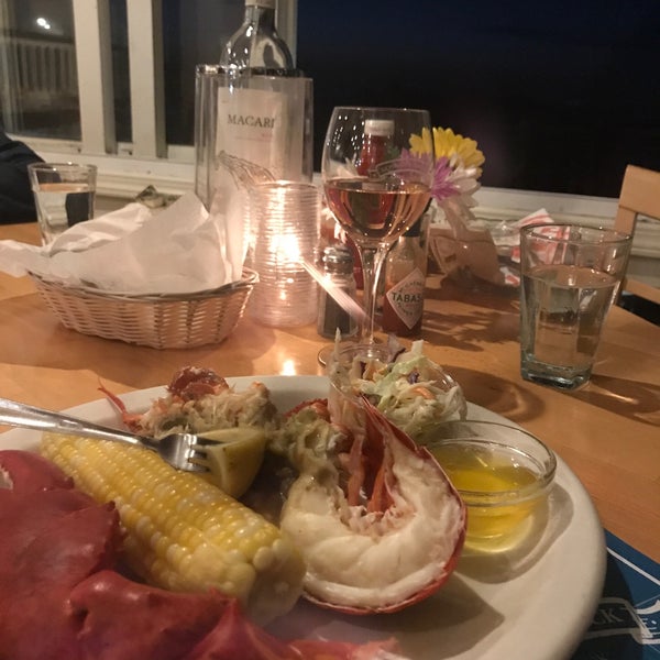 Photo taken at Gosman&#39;s Restaurant by Samuel B. on 5/24/2018