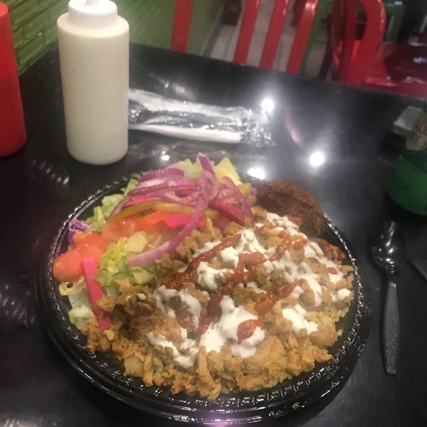 Снимок сделан в King Of Falafel &amp; Shawarma пользователем Samuel B. 3/15/2019